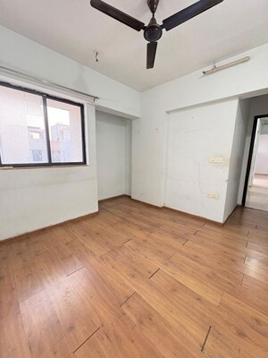 Room in 2 BHK Apartment at Lodha Lakeshore Greens, Dombivli East – for Rent