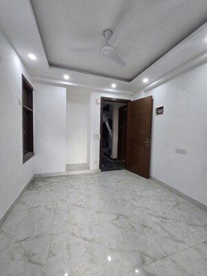 Room in 1 BHK Builder Floor at Saket – for Rent