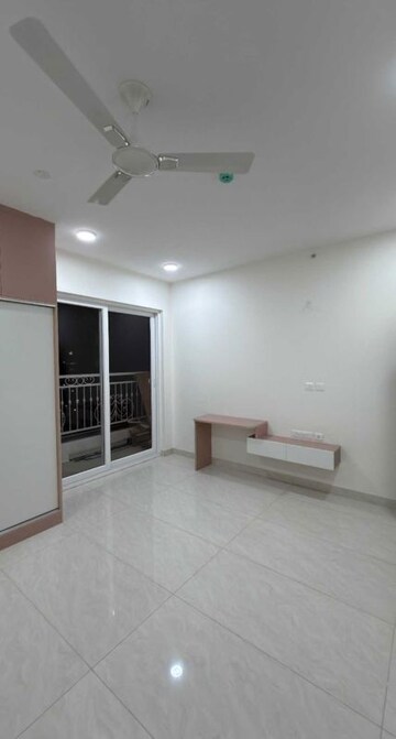 Room in 3 BHK Apartment at Prestige Beverly Hills, Kokapet – for Rent