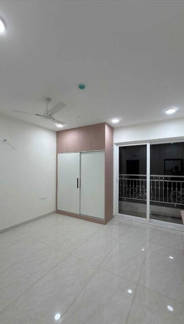 Room in 3 BHK Apartment at Prestige Beverly Hills, Kokapet – for Rent