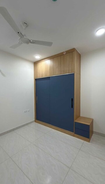 Room in 3 BHK Apartment at Prestige Beverly Hills, Kokapet – for Rent