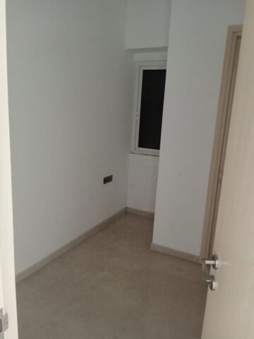 Room in 3 BHK Apartment at One Hiranandani Park, Ghodbunder Road – for Rent