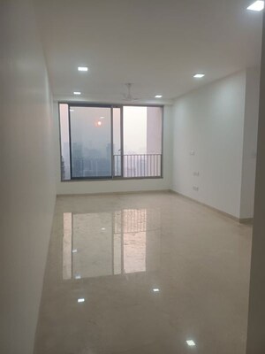 Room in 3 BHK Apartment at Oberoi Sky City, Borivali East – for Rent