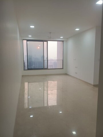 Room in 3 BHK Apartment at Oberoi Sky City, Borivali East – for Rent