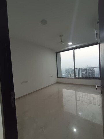 Room in 3 BHK Apartment at Oberoi Sky City, Borivali East – for Rent