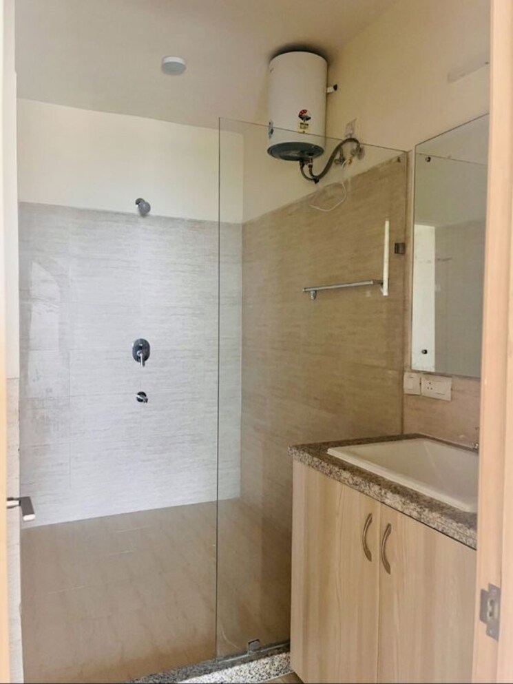 Bathroom, dlf-express-greens 3.5 Bedroom 2000 Sq.Ft. Apartment In Manesar Sector 1a Gurgaon 9758299