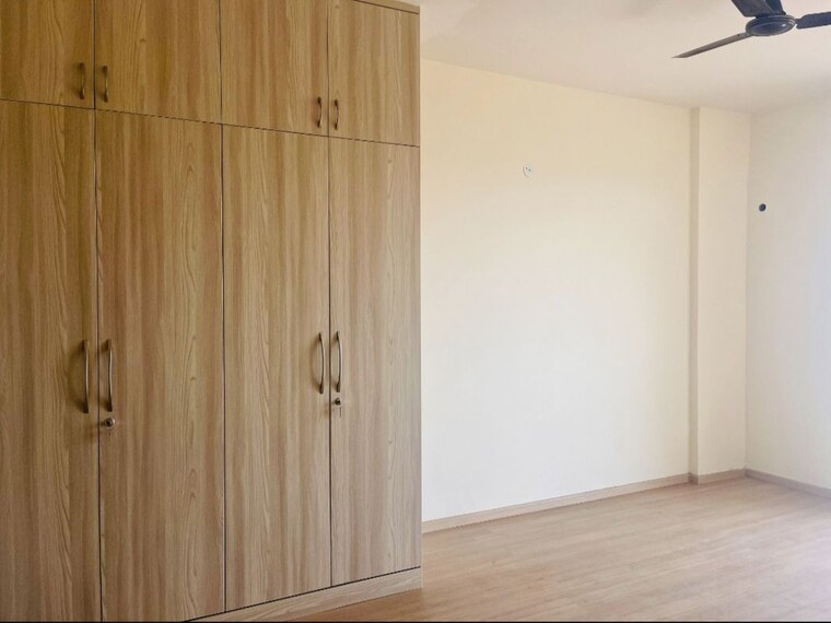 Room, dlf-express-greens 3.5 Bedroom 2000 Sq.Ft. Apartment In Manesar Sector 1a Gurgaon 9758299