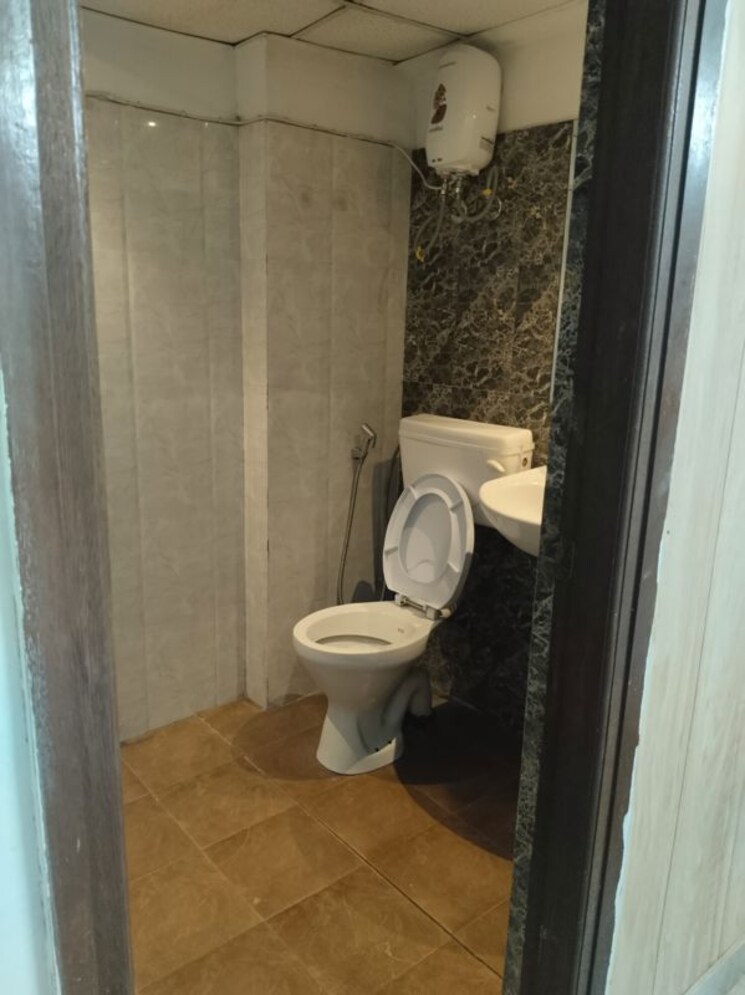 Bathroom, sushant-lok-2 3 Bedroom 1500 Sq.Ft. Builder Floor In Sector 57 Gurgaon 9743730