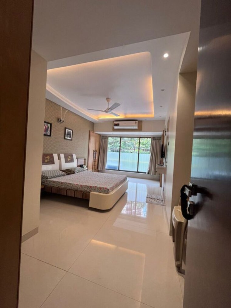 Master Bedroom, highland-tower 4 Bedroom 2500 Sq.Ft. Apartment In Lokhandwala Mumbai 9758312