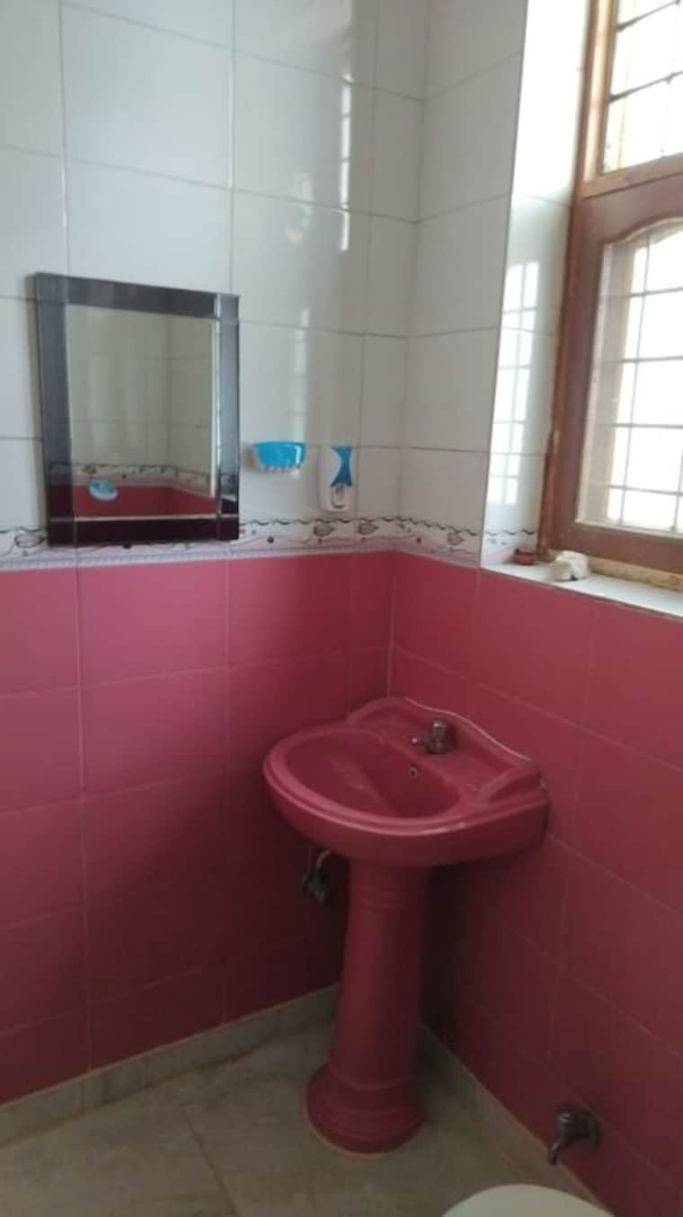 Bathroom, sector 46 2 Bedroom 1436 Sq.Ft. Builder Floor In Sector 46 Gurgaon 9758331