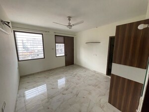 Room in 3 BHK Builder Floor at Ardee City, Sector 52 – for Rent
