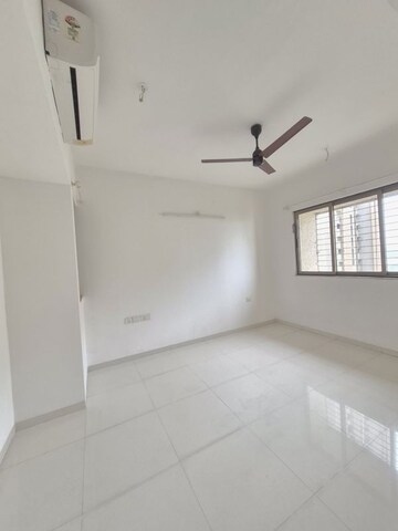 Room in 3 BHK Apartment at Lodha Splendora, Ghodbunder Road – for Rent