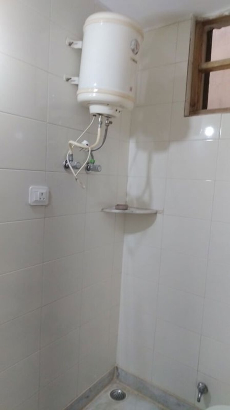 Bathroom, sector 31 2 Bedroom 1399 Sq.Ft. Builder Floor In Sector 31 Gurgaon 9758362