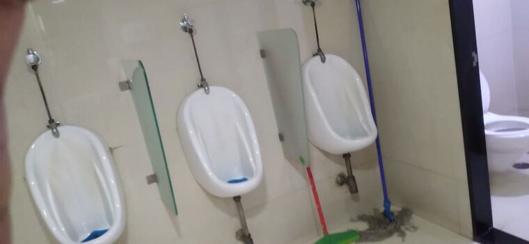 Bathroom, ackruti-trade-centre Commercial Office Space 3410 Sq.Ft. In Andheri East Mumbai 9758340