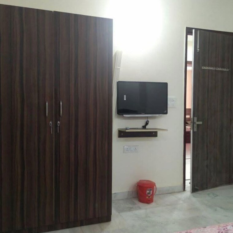Room, sector 39 Pg For Boys & Girls In Sector 39 9758394