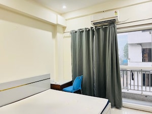 Room in 4 BHK Builder Floor at Sector 43 – for Rent