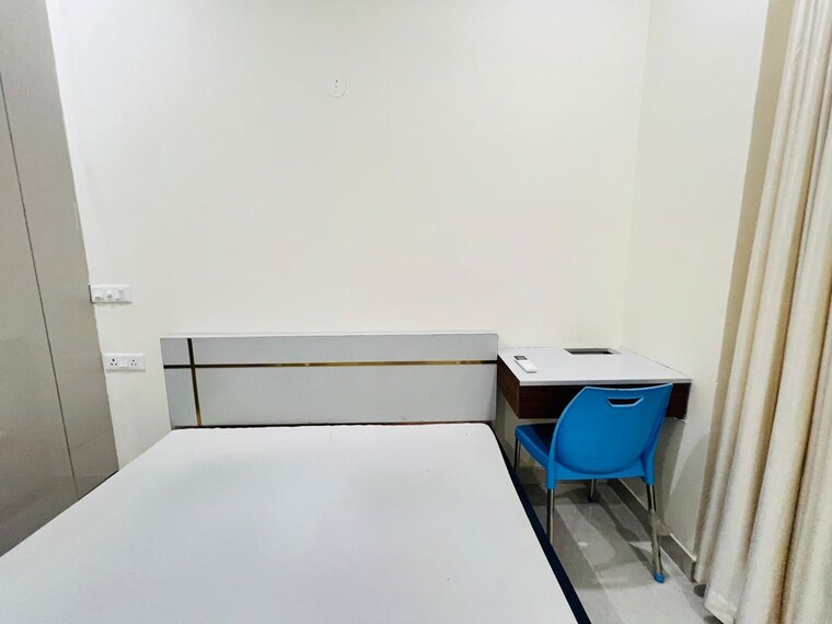 Room, sector 43 4 Bedroom 418 Sq.Yd. Builder Floor In Sector 43 Gurgaon 9758418