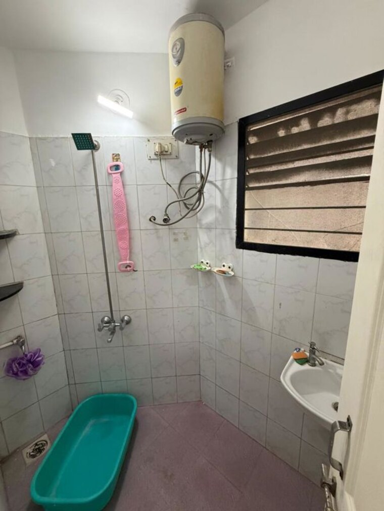 Bathroom, karan-gharonda 2 Bedroom 1050 Sq.Ft. Apartment In Wadgaon Sheri Pune 9758365