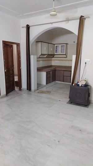 Parking in 2 BHK Builder Floor at Sector 52 – for Rent