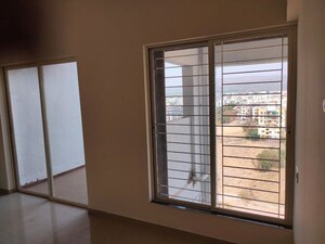 Room in 2 BHK Apartment at Pate West Coast Park, Shivane – for Rent