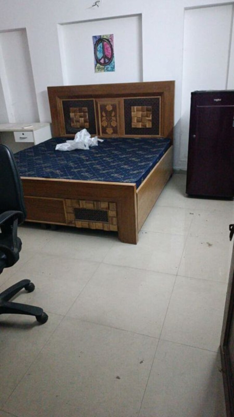 Bedroom, sector 52 3 Bedroom 3000 Sq.Ft. Builder Floor In Sector 52 Noida 9758493