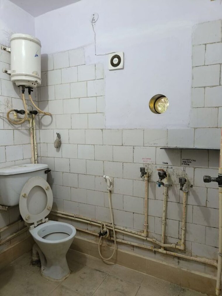 Bathroom, sector 11 2 Bedroom 1550 Sq.Ft. Independent House In Sector 11 Noida 9758529