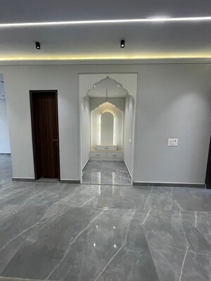 Room in 4 BHK Independent House at Sector 99 – for Rent