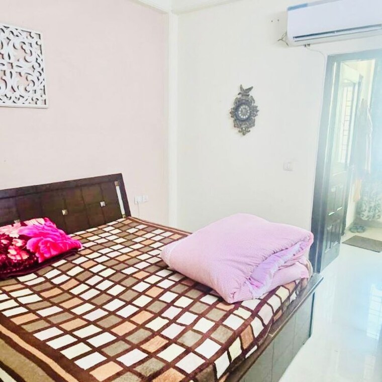 Bedroom, mayfield garden 3.5 Bedroom 300 Sq.Yd. Builder Floor In Mayfield Garden Gurgaon 9758537