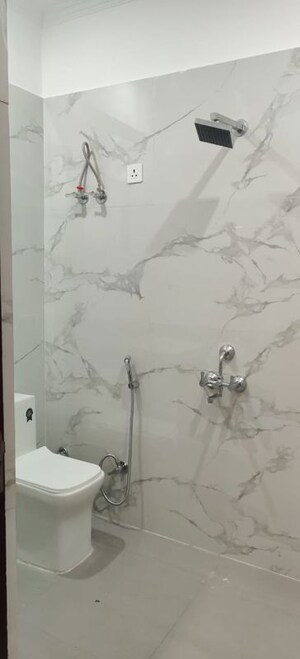 Bathroom in 1 BHK Builder Floor at Sector 47 – for Rent