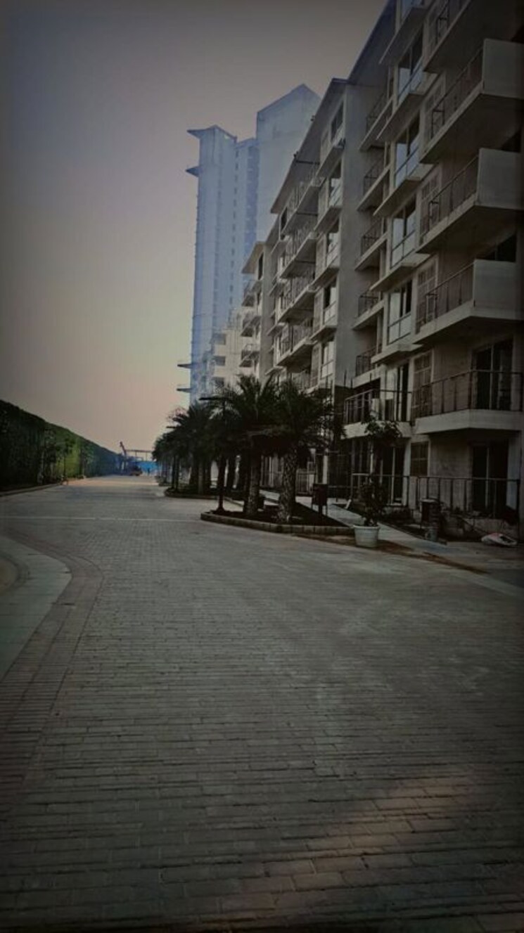  Parking, godrej-palm-retreat 3 Bedroom 2000 Sq.Ft. Apartment In Sector 150 Noida 9758560