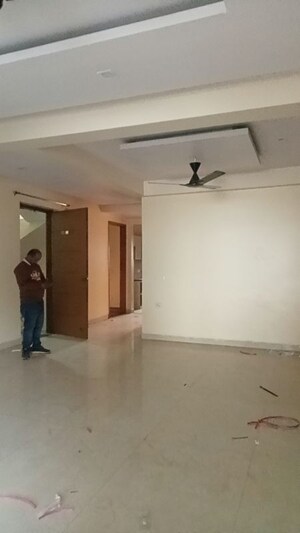 Room in 3 BHK Builder Floor at Parklands, Sector 85 – for Rent