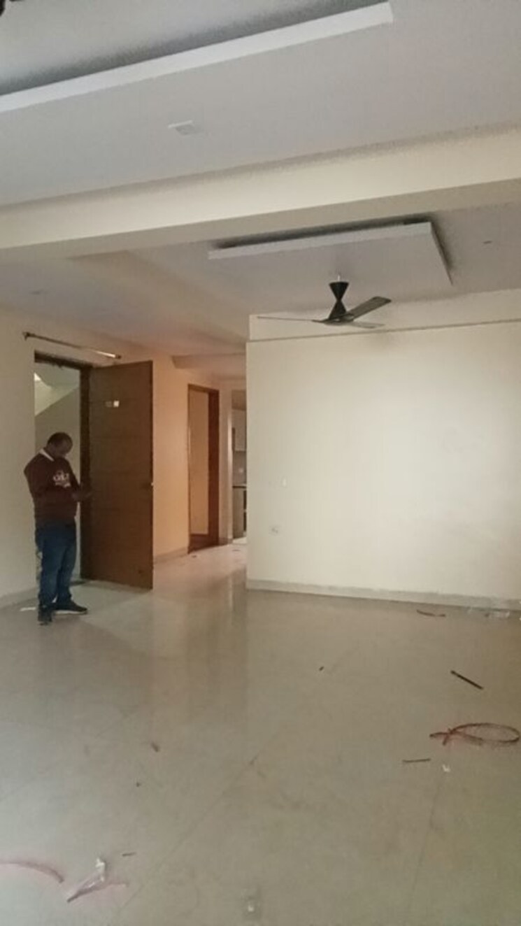 Room, parklands 3 Bedroom 2000 Sq.Ft. Builder Floor In Sector 85 Faridabad 9758591