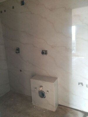 Bathroom in 1 BHK Apartment at Majestic Kedarnath Apartments, Chembur – for Sale