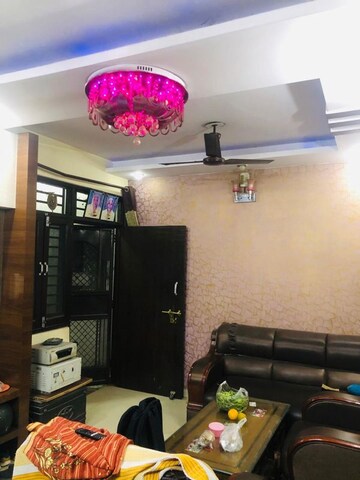 Furnished Amenities in 3 BHK Builder Floor at Uttam Nagar – for Rent