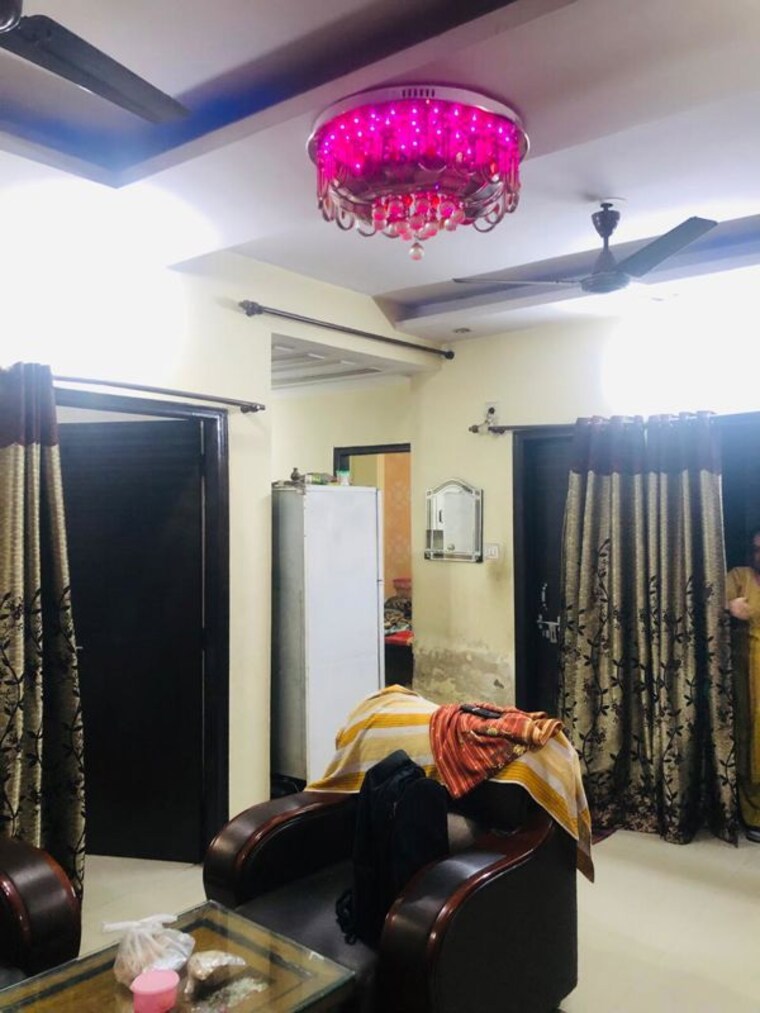 Bedroom, uttam nagar 3 Bedroom 90 Sq.Yd. Builder Floor In Uttam Nagar Delhi 9758762