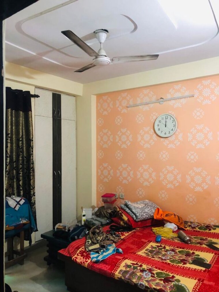 Bedroom, uttam nagar 3 Bedroom 90 Sq.Yd. Builder Floor In Uttam Nagar Delhi 9758762
