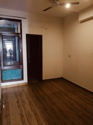Room in 3 BHK Builder Floor at Guru Nanak Enclave, Dhakoli – for Sale