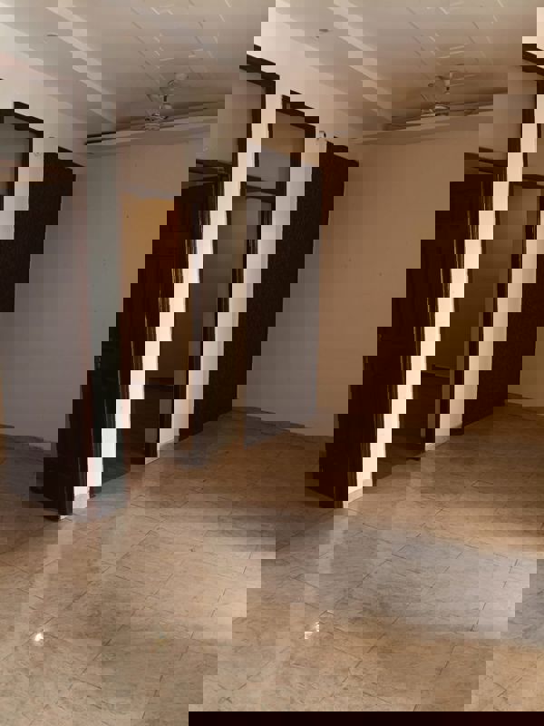 3 BHK + Pooja Room 100 Sq.Yd. Builder Floor in Guru Nanak Enclave