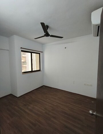 Room in 2 BHK Apartment at Lodha Downtown, Dombivli East – for Rent