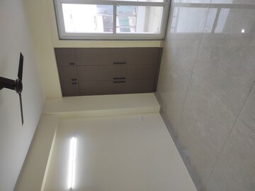 Master Bedroom in 5 BHK Apartment at Sector 52 – for Rent