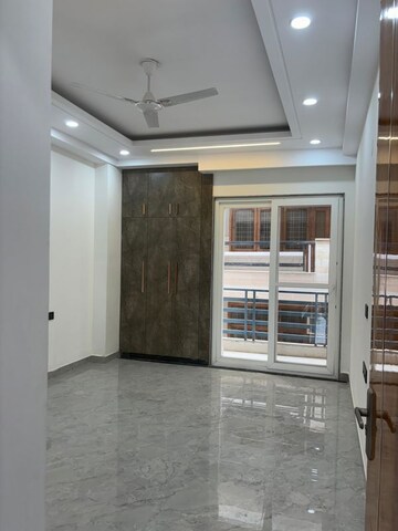 Room in 3 BHK Builder Floor at Sector 57 – for Rent