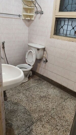 Bathroom in 3 BHK Builder Floor at Unitech South City 1, South City 1 – for Sale