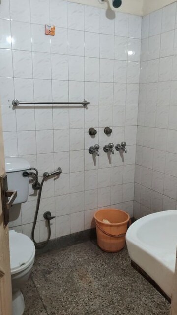 Bathroom in 3 BHK Builder Floor at Unitech South City 1, South City 1 – for Sale