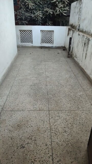 Balcony in 3 BHK Builder Floor at Unitech South City 1, South City 1 – for Sale
