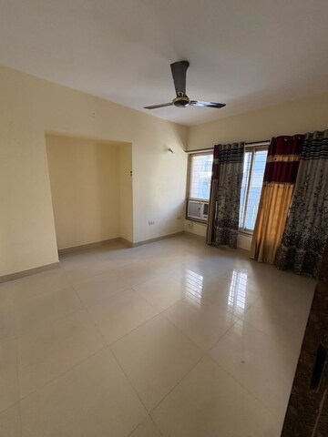 Room in 2.5 BHK Apartment at Vasundhara CHS Manpada, Manpada – for Rent