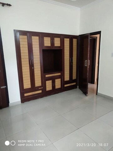 Room in 3 BHK Builder Floor at Gupta Awas, Sector 43 – for Rent