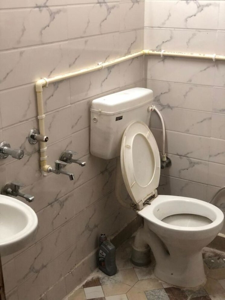 Bathroom, nawada 1.5 Bedroom 50 Sq.Yd. Builder Floor In Nawada Delhi 9758860