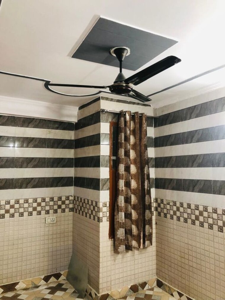 undefined, nawada 1.5 Bedroom 50 Sq.Yd. Builder Floor In Nawada Delhi 9758860