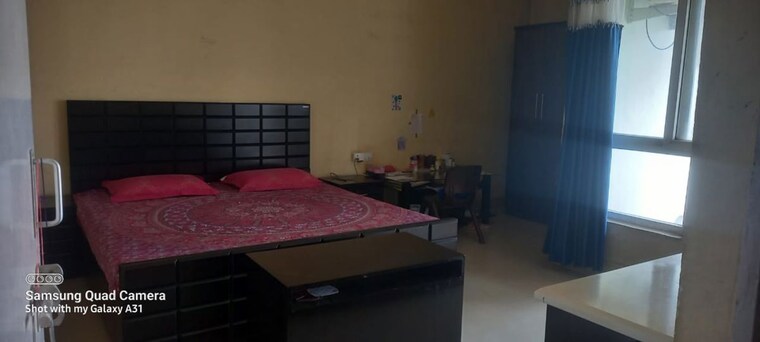 Room, gomti nagar Pg For Boys & Girls In Gomti Nagar 9758871