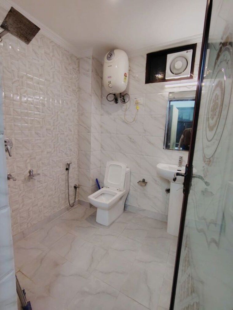 Bathroom, malviya nagar 1 Bedroom 500 Sq.Ft. Builder Floor In Malviya Nagar Delhi 9758965